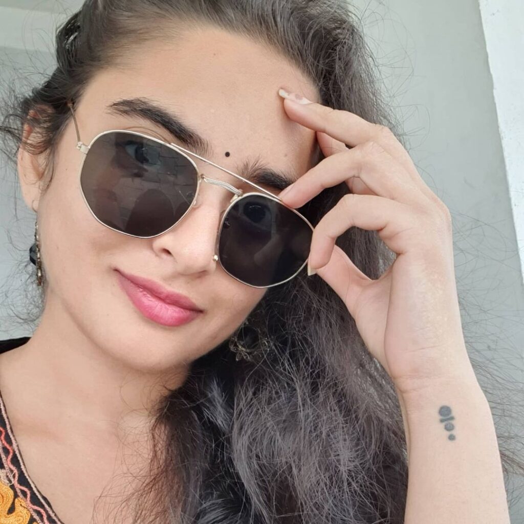 Tharakshi actress cute selfie tharakshi actress hot