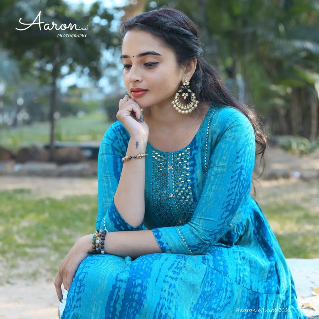 Tharakshi Hot (Tamil Actress) Sexy Photos best of 2023,Tharakshi hot traditional photo in blue dress