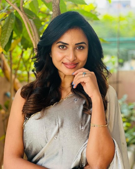 Janani Ashok kumar hot 5
