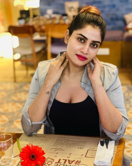 shivani narayanan hot 10