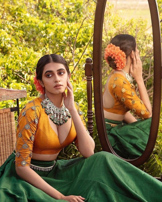 Manasa chowdary hot cleavage stills
