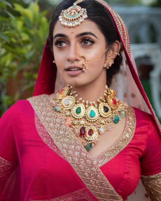 Manasa chowdary hot in traditional dress