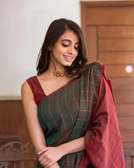 Manasa chowdary hot in a red saree has undoubtedly sparked a new trend in the fashion industry