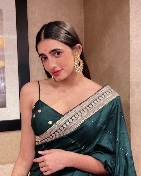 Manasa chowdary in green saree