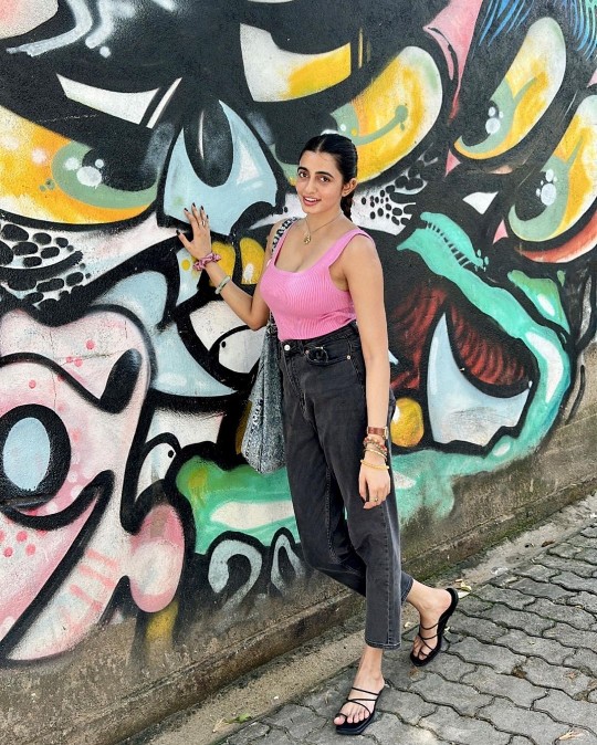 Manasa chowdary hot in pink top on the street