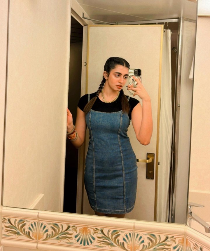 Manasa chowdary mirror selfie