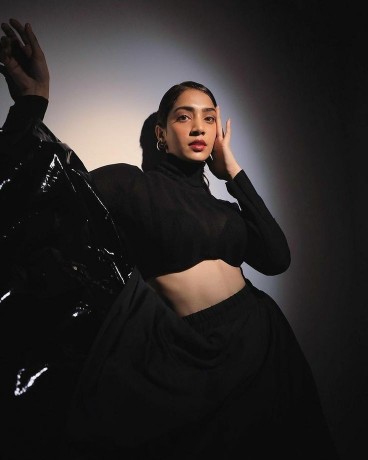 Yogita Bihani hot Yogita Bihani hot in black outfit