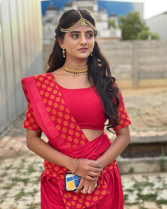 gabriella charlton hot in red saree