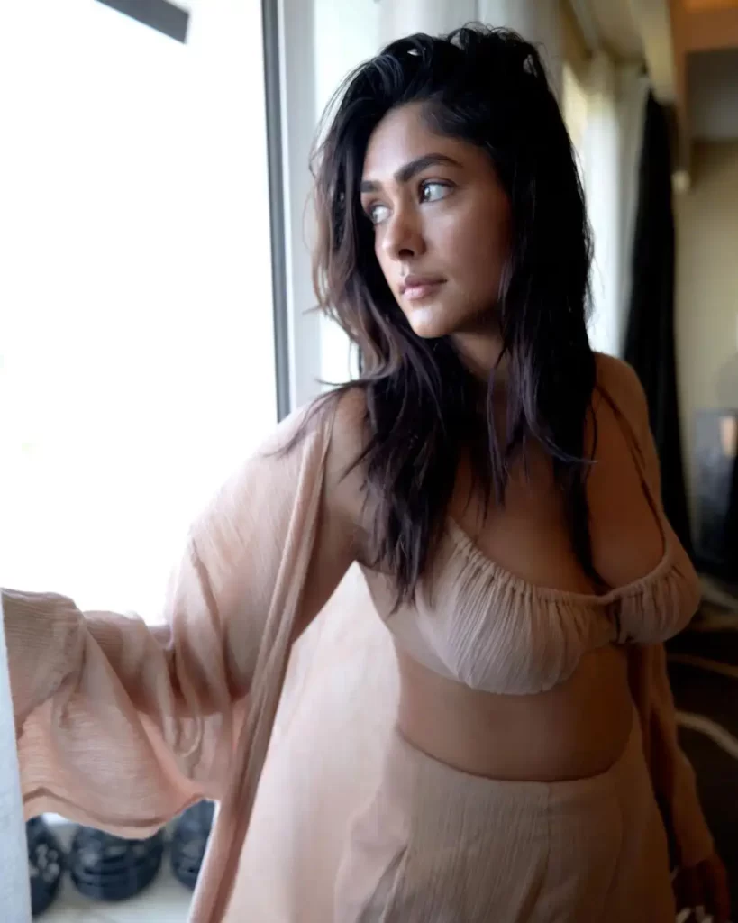 mrunal thakur hot stills